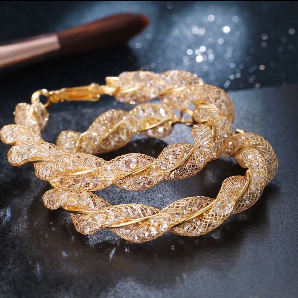 NEW 💎18K GOLD DIAMOND TWISTED ROUND EARRINGS - Picture 2 of 6